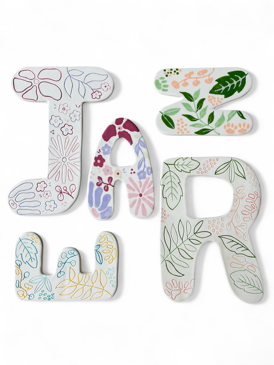 Grande Lettre en céramique - 100% personnalisable - décoration chambre d'enfant - lettre porte de chambre - cadeau de naissance - cadeau personnalisé - prénom personnalisé - décoration artisanale, unique et originale 